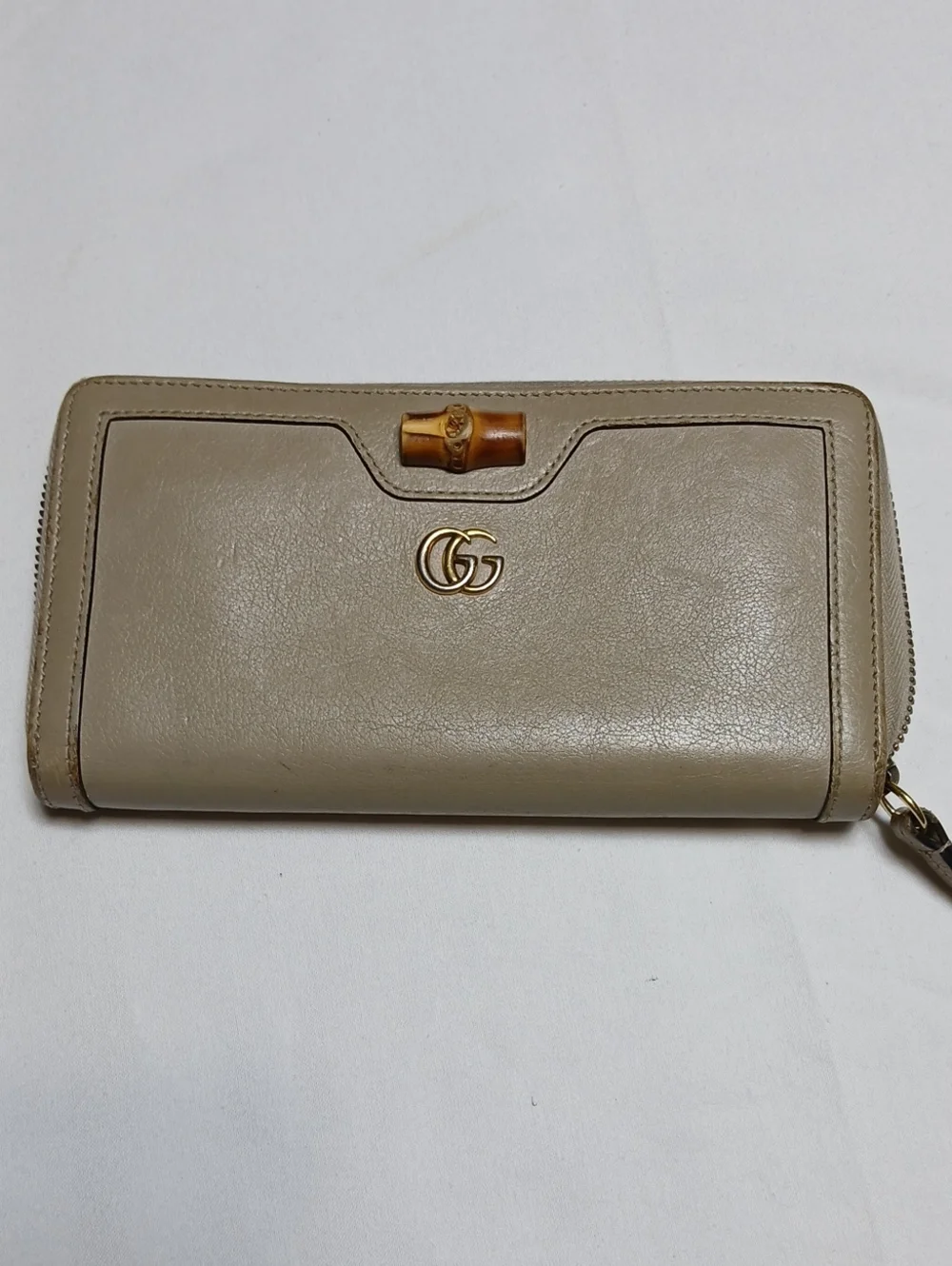 Gucci Diana Continental Beige Leather Zip-Around Wallet with Bamboo Accent